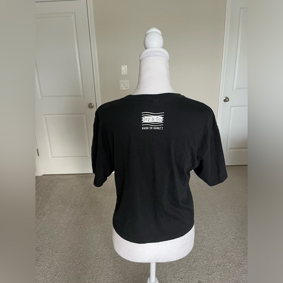 EUC Ivy & Co.  Aloha Black Cropped TShirt SizeLarge - Picture 2 of 5